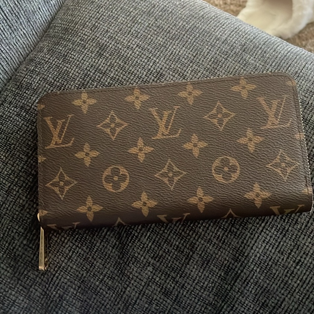 Like new Zippy wallet